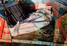 হিলিতে বসত বাড়ি থেকে নারীর মরদেহ উদ্ধার করে পুলিশ